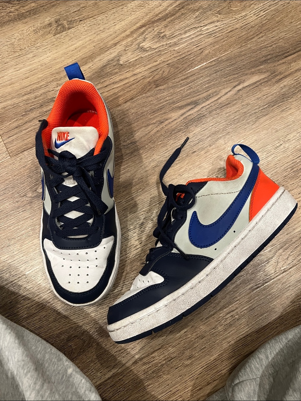 Nike Kids Low-Top Sneakers in Navy, White & Orange